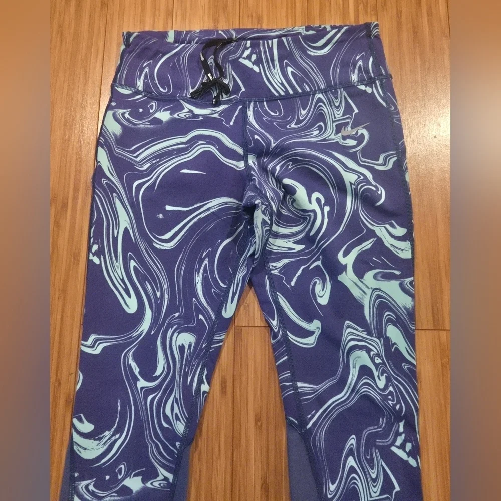 NWOT Nike Dri Fit Swirl Pattern Leggings